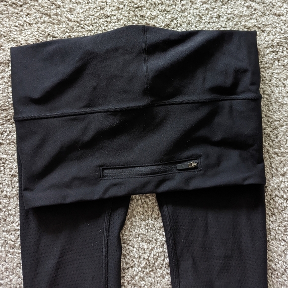 Lululemon Black Mesh HR Leggings - Picture 8 of 8